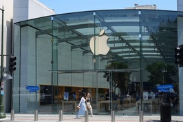 Dòng sản phẩm bất ngờ mang lại tin vui cho Apple