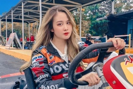 Đi chơi golf, bắn súng sơn, đua xe Go-kart đầu năm mới