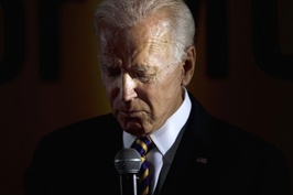 Ông Biden không thể thắng trong cuộc chiến trần nợ