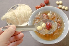 Cổ phiếu lên cao nhất 18 tháng, doanh nghiệp chuyên sản xuất nước yến trên sàn trả cổ tức kỷ lục bằng tiền