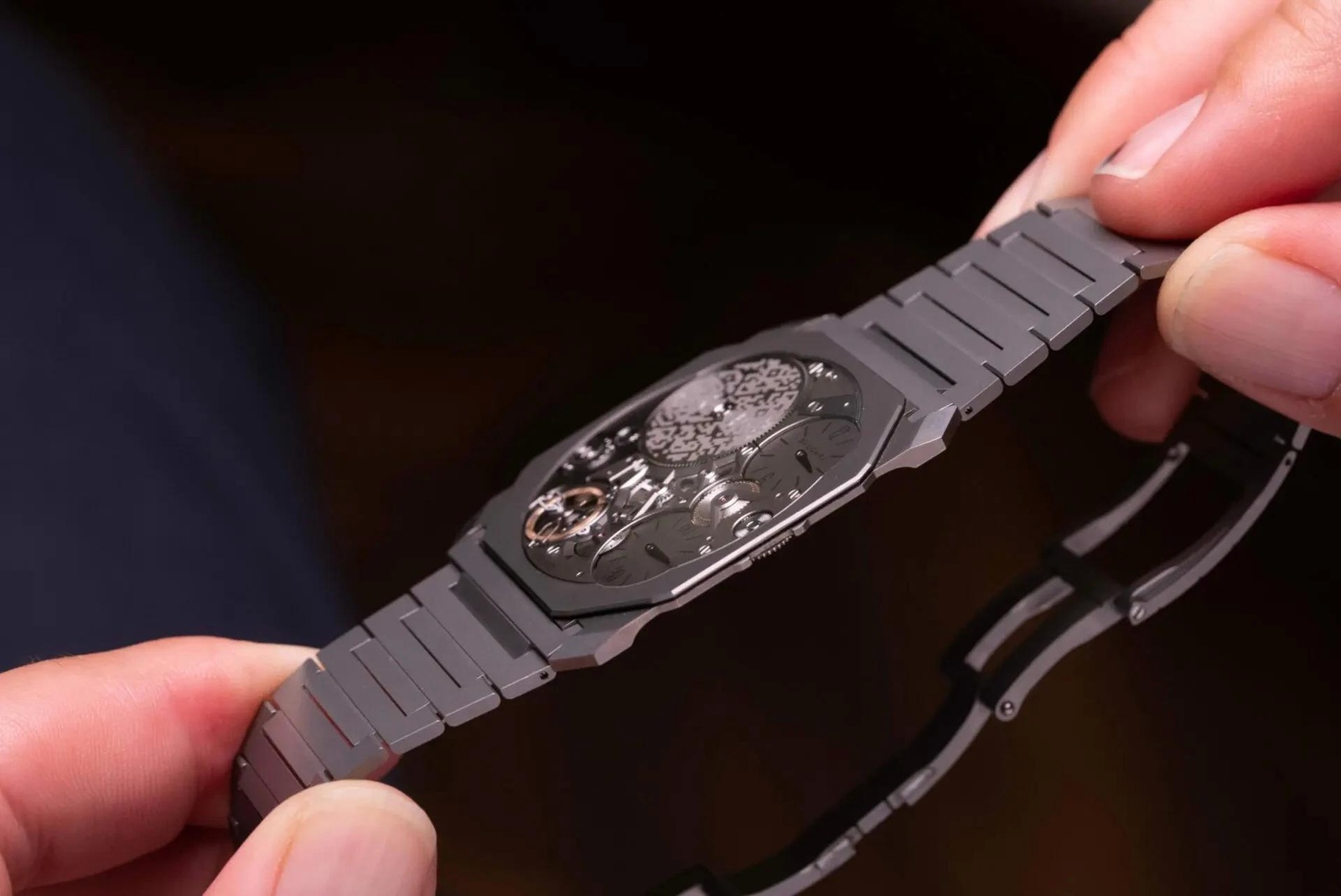 Quên Rolex đi, đây là cách giới mộ điệu phô trương đồng hồ