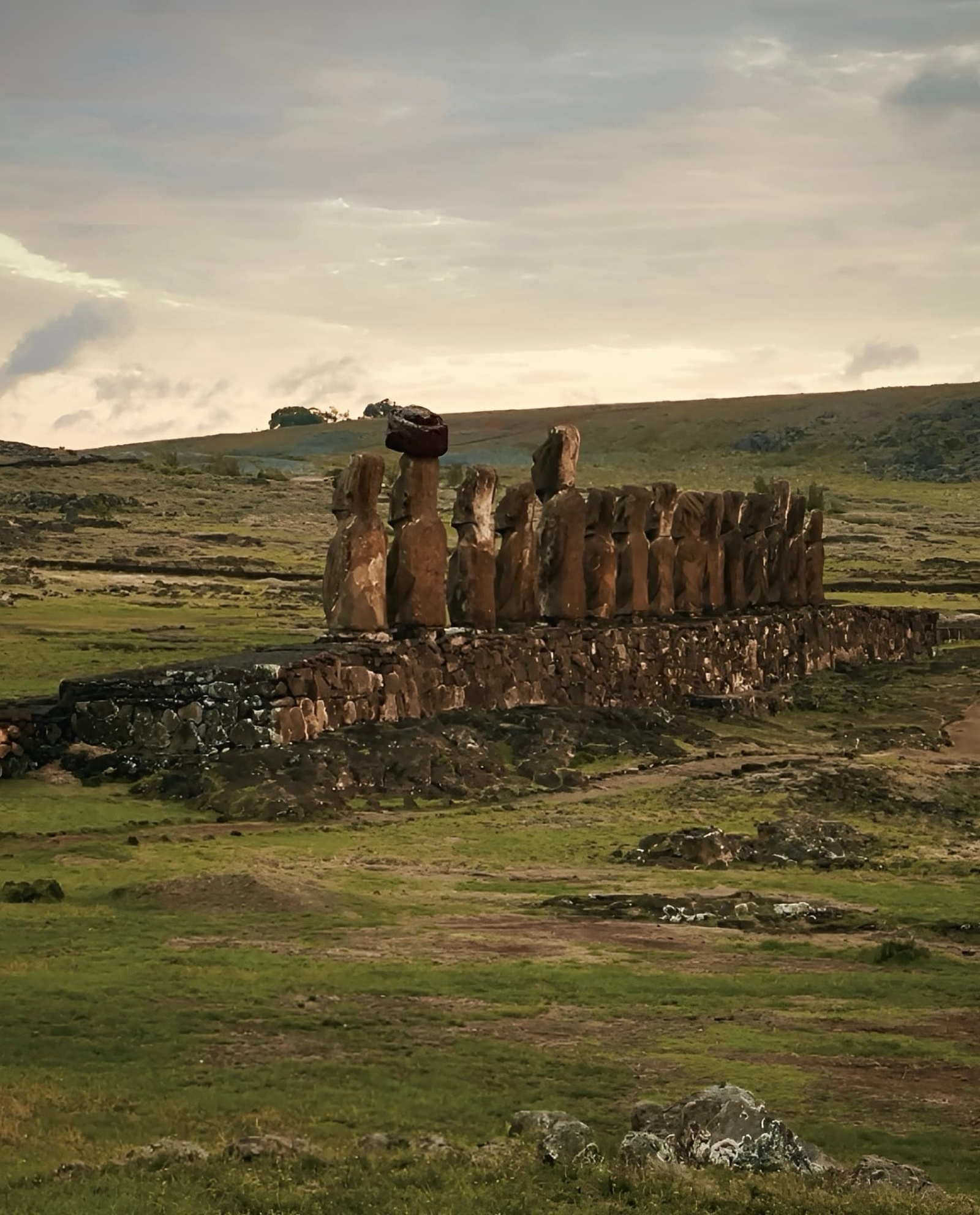 Tôi ngắm Moai khổng lồ tại hòn đảo bí ẩn nhất hành tinh