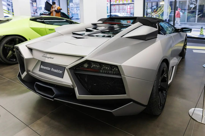 Dàn siêu xe Lamborghini hàng hiếm hội tụ tại Hong Kong